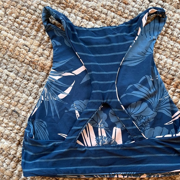 Carve Designs Reversible Top - Picture 3 of 3